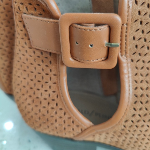 NEW Donald J Pliner Ankle Bootie Size 7 - Picture 5 of 9